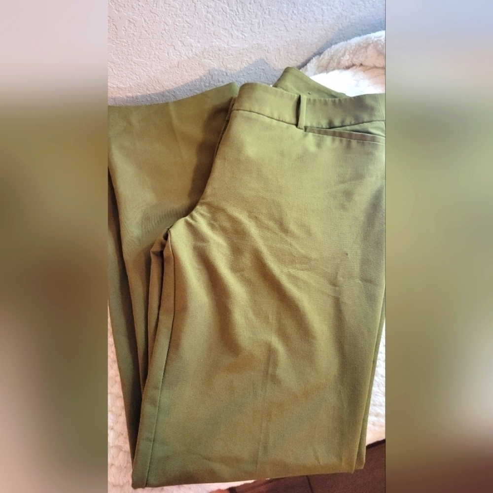 Worthington Curvy Fit Bootcut Trouser Pants size 6 EUC olive green